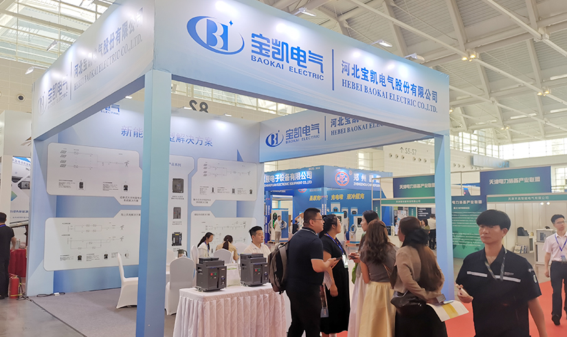 暴击行业天花板！PA旗舰厅电气硬核技术亮相天津清洁能源展，引央视记者及能源产业巨头现场“挖宝”